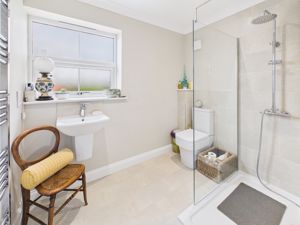 En-suite- click for photo gallery
